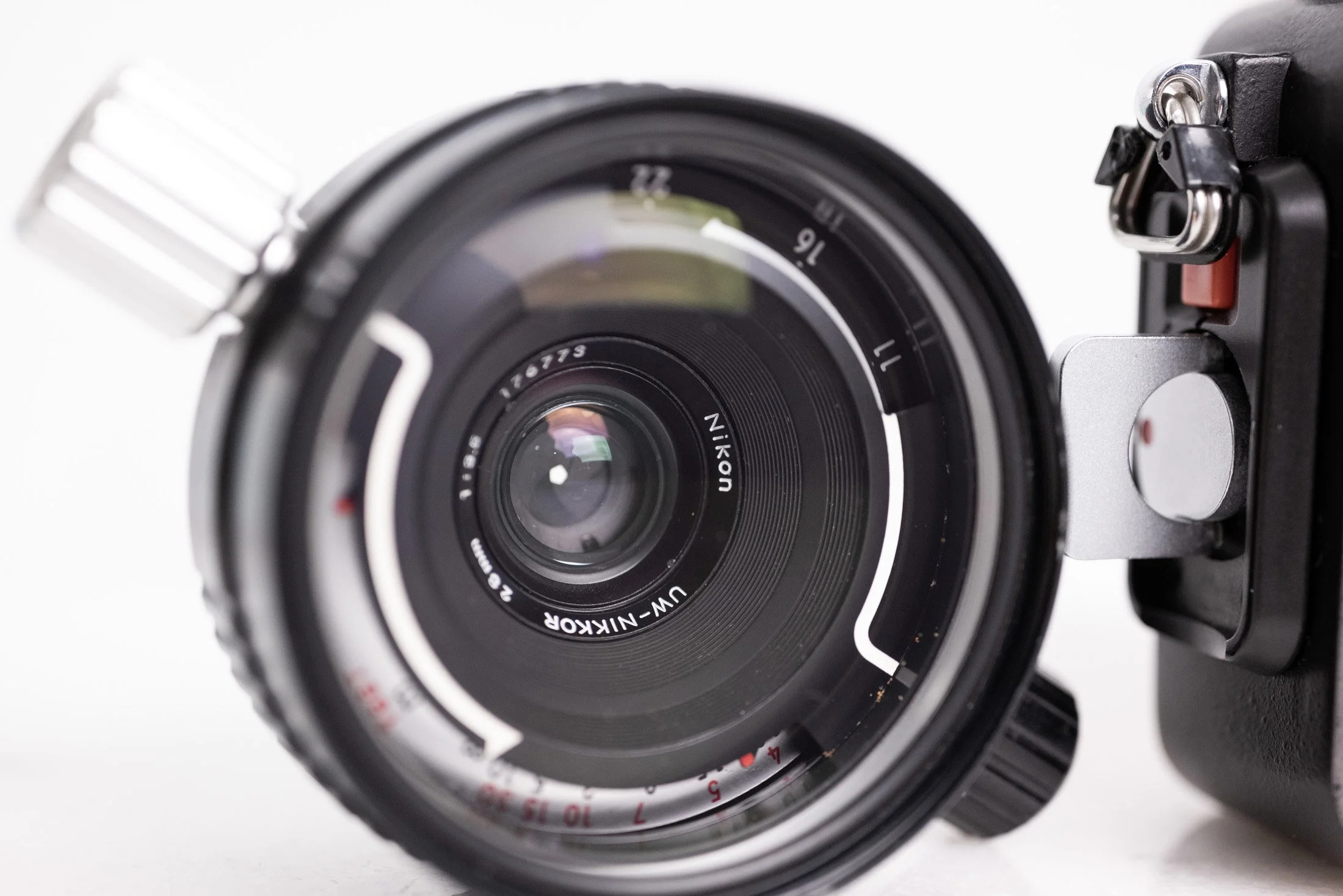 Nikon Nikonos V Underwater Dive Camera with Nikkor 28mm F/3.5